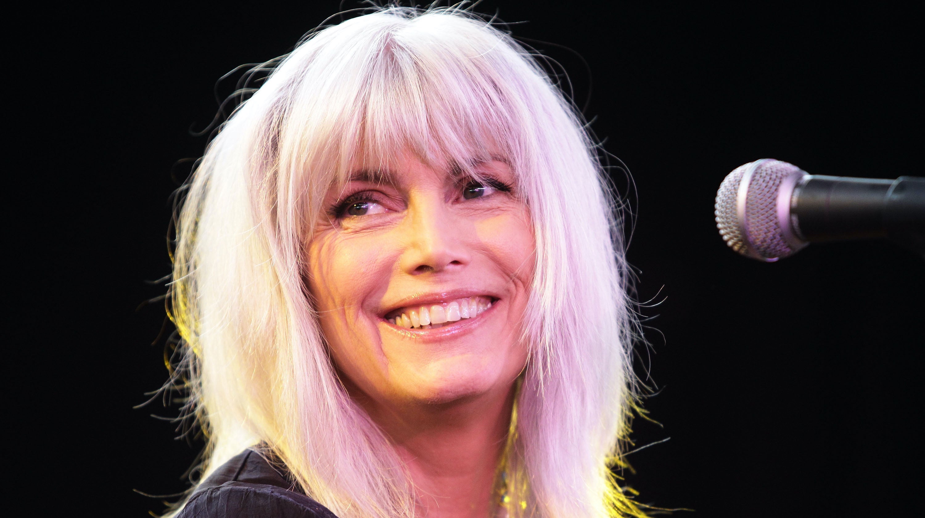 Singer Emmylou Harris. Fresh Air Archive Interviews with Terry Gross